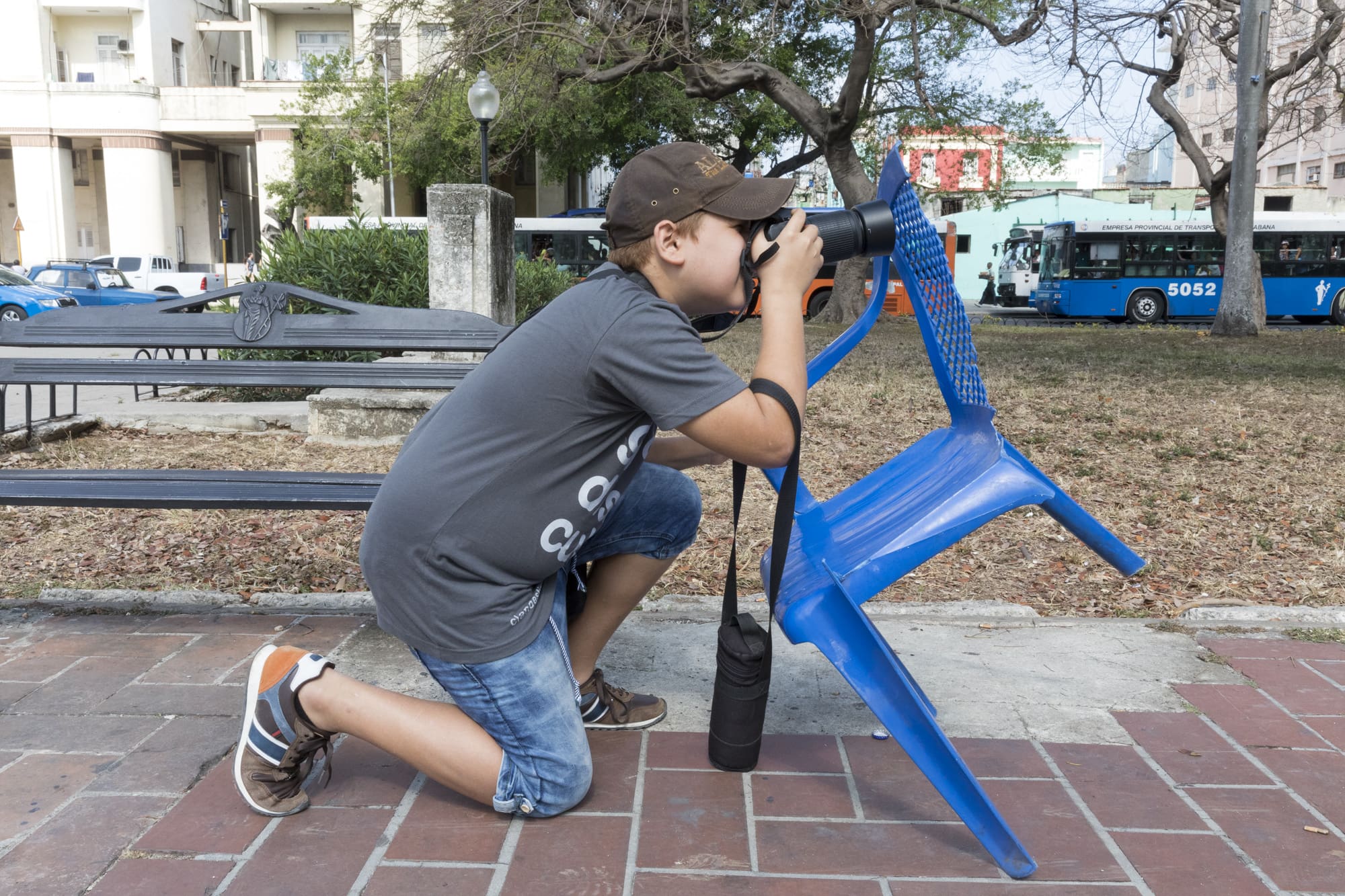 John Greengo Photography - tour participant shooting in Cuba